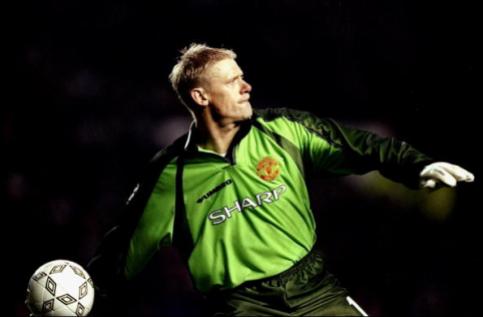 3 Mar 1999: Peter Schmeichel of Manchester United throws the ball out during the UEFA Champions League quarter-final first leg match against Inter Milan at Old Trafford in Manchester, England. United won 2-0. Mandatory Credit: Ben Radford /Allsport